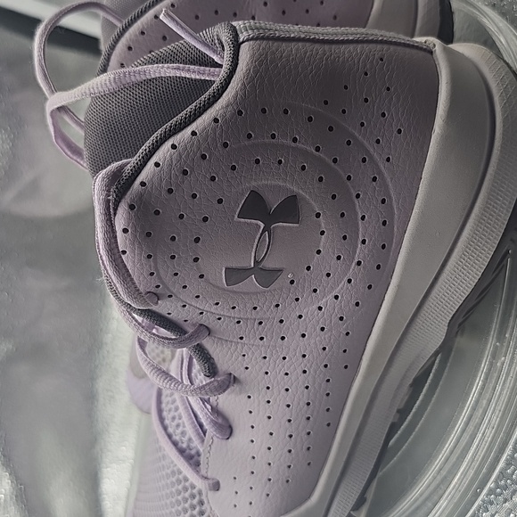 C Under Armour Purple Jet NEBULA lavender Basketball Shoes Sz 7 Youth - Picture 3 of 7